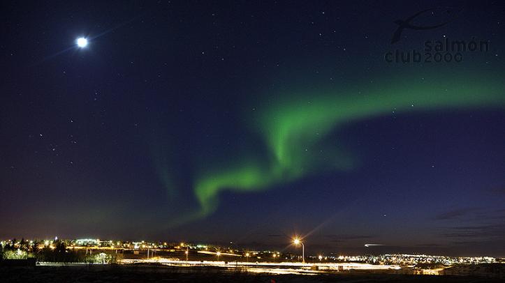 Aurora Boreal sobre el cielo de Reykjavik