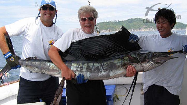Pesca desde Phuket en el Mar de Andamán