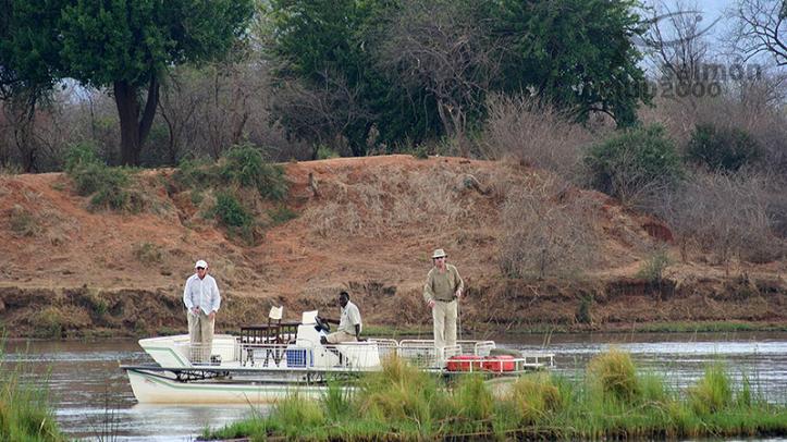Pesca en el río Zambezi. Royal Zambezi Lodge.