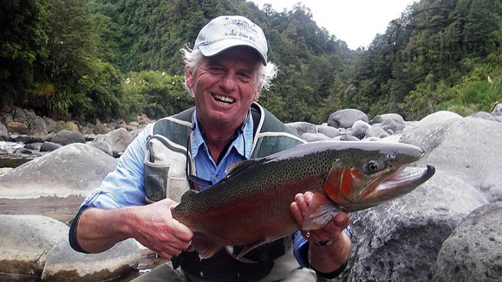 Pesca de trucha Arco-Iris en el río Tongariro