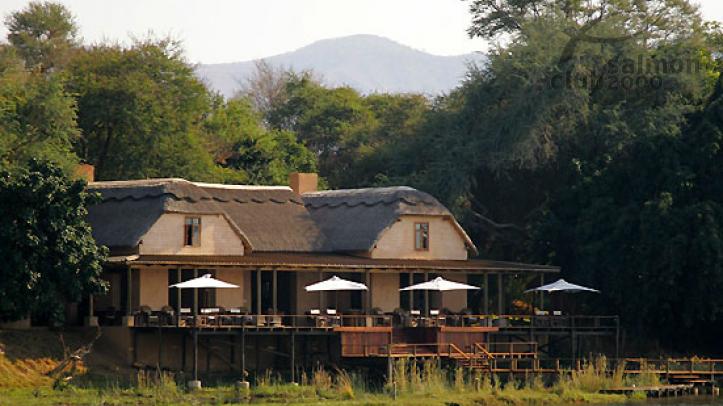 Royal Zambezi Lodge, situado a orillas del río Zambezi.