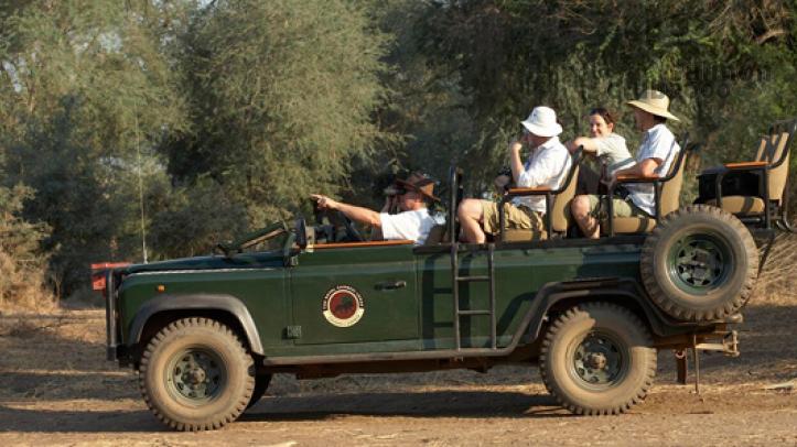 Safari al P.N. Lower Zambezi organizado por el Royal Zambezi Lodge.